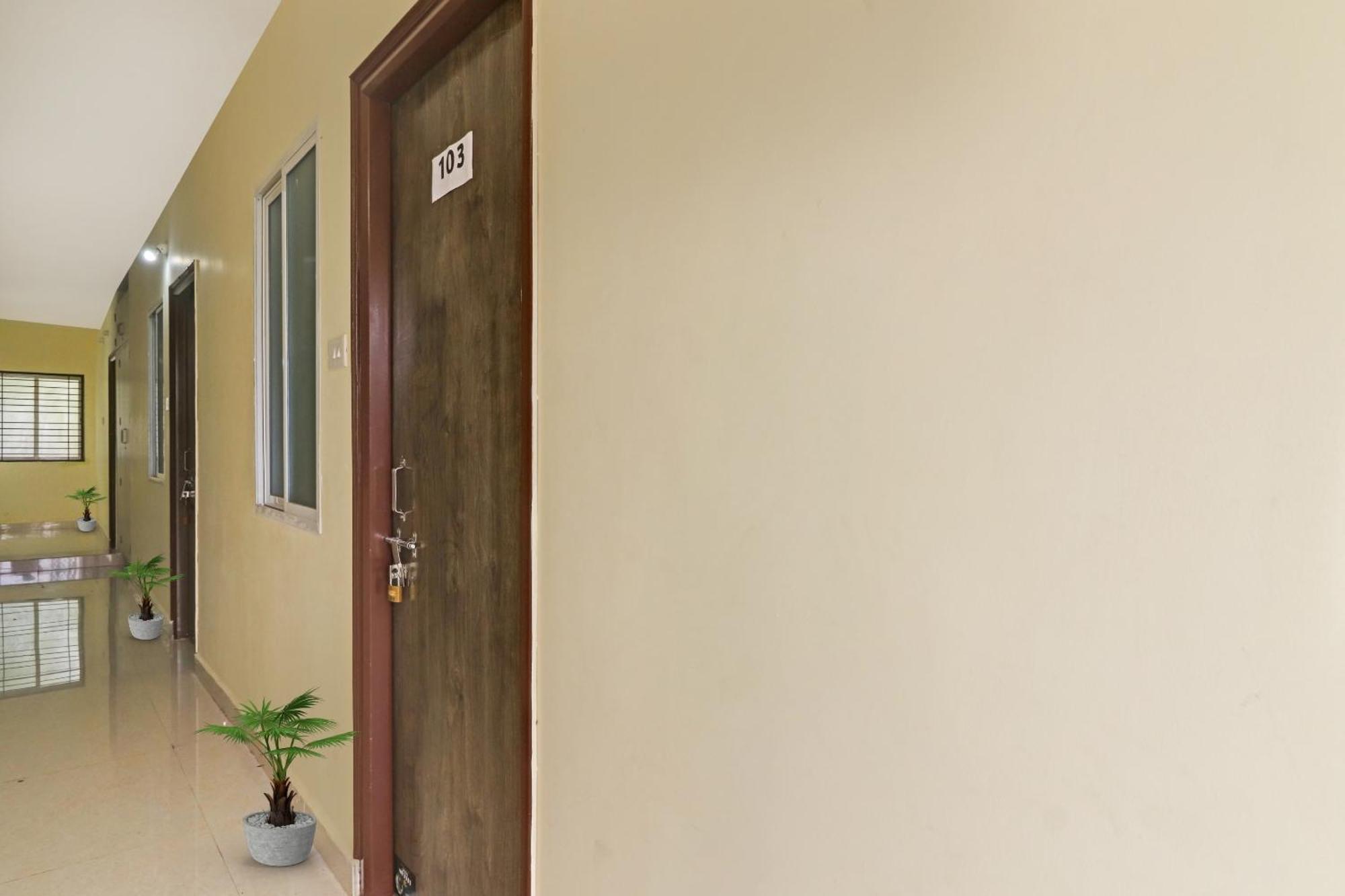 Super Hotel O Dk Reddy Square Hyderabad Exterior photo